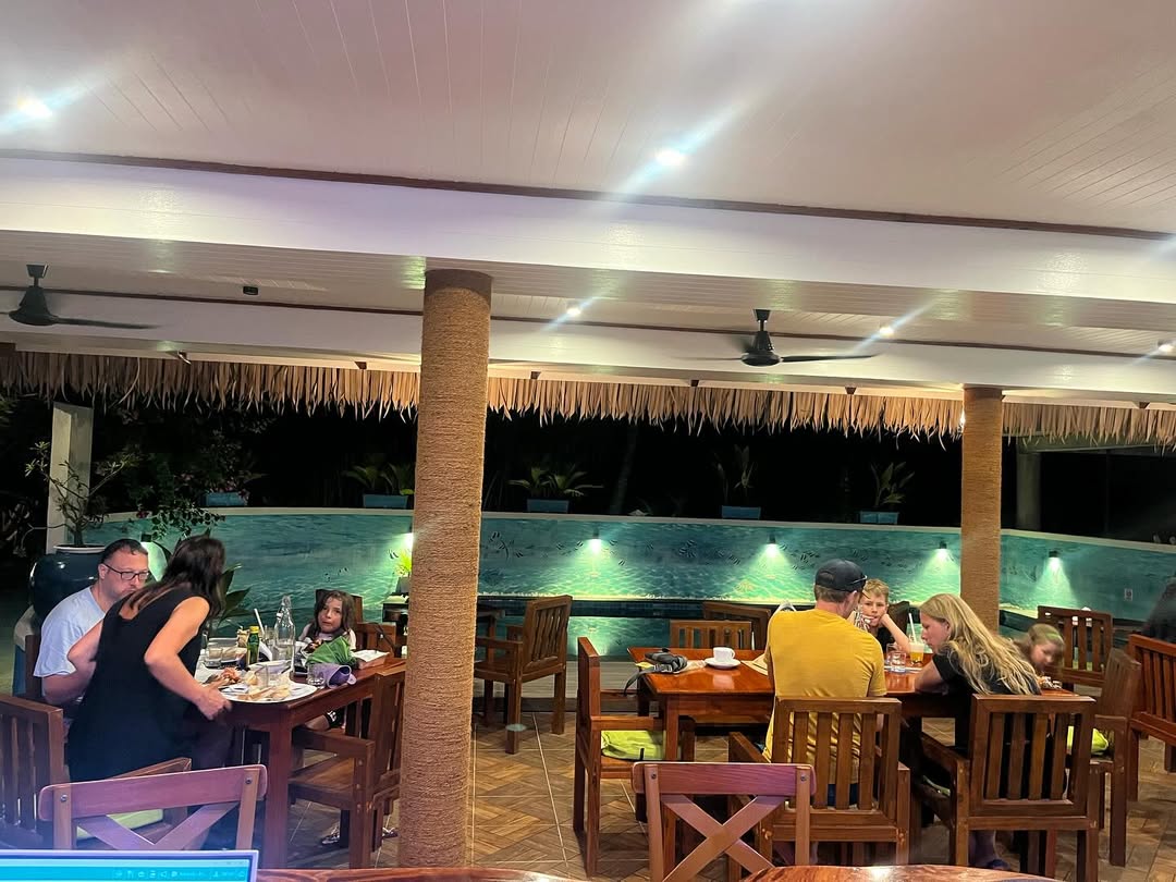 Guests dining by the infinity pool at Kaage Pool Club